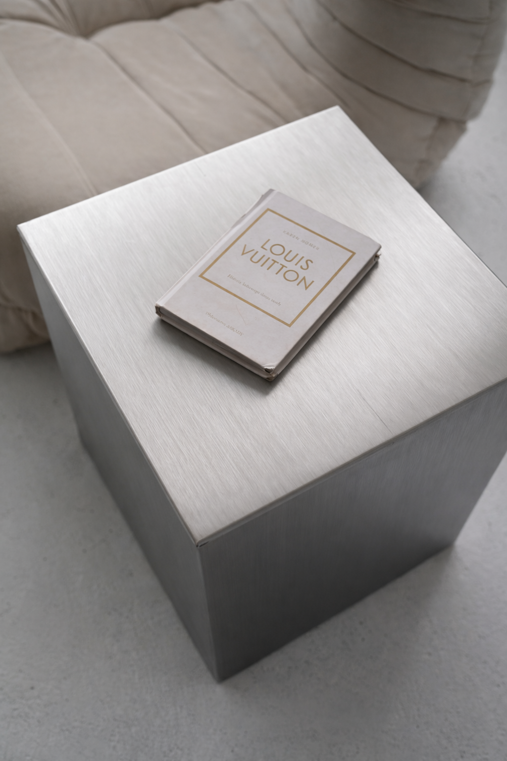 Veliento Silent Block — Sculptural Stainless Steel Table