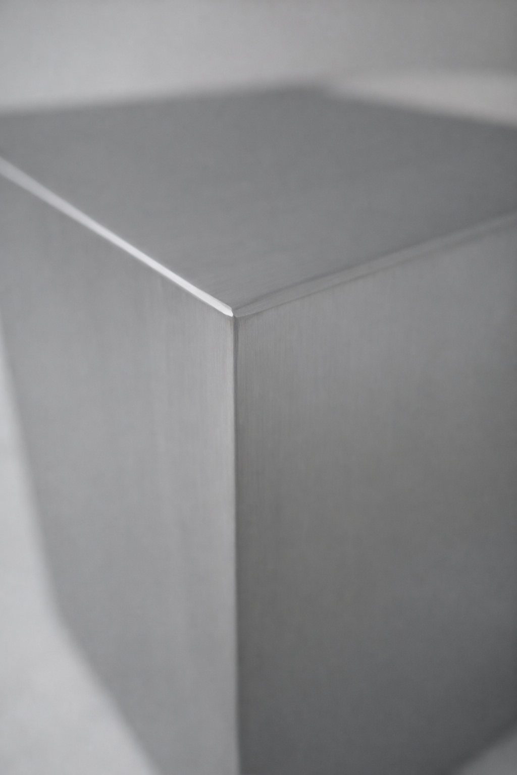 Veliento Silent Block — Sculptural Stainless Steel Table